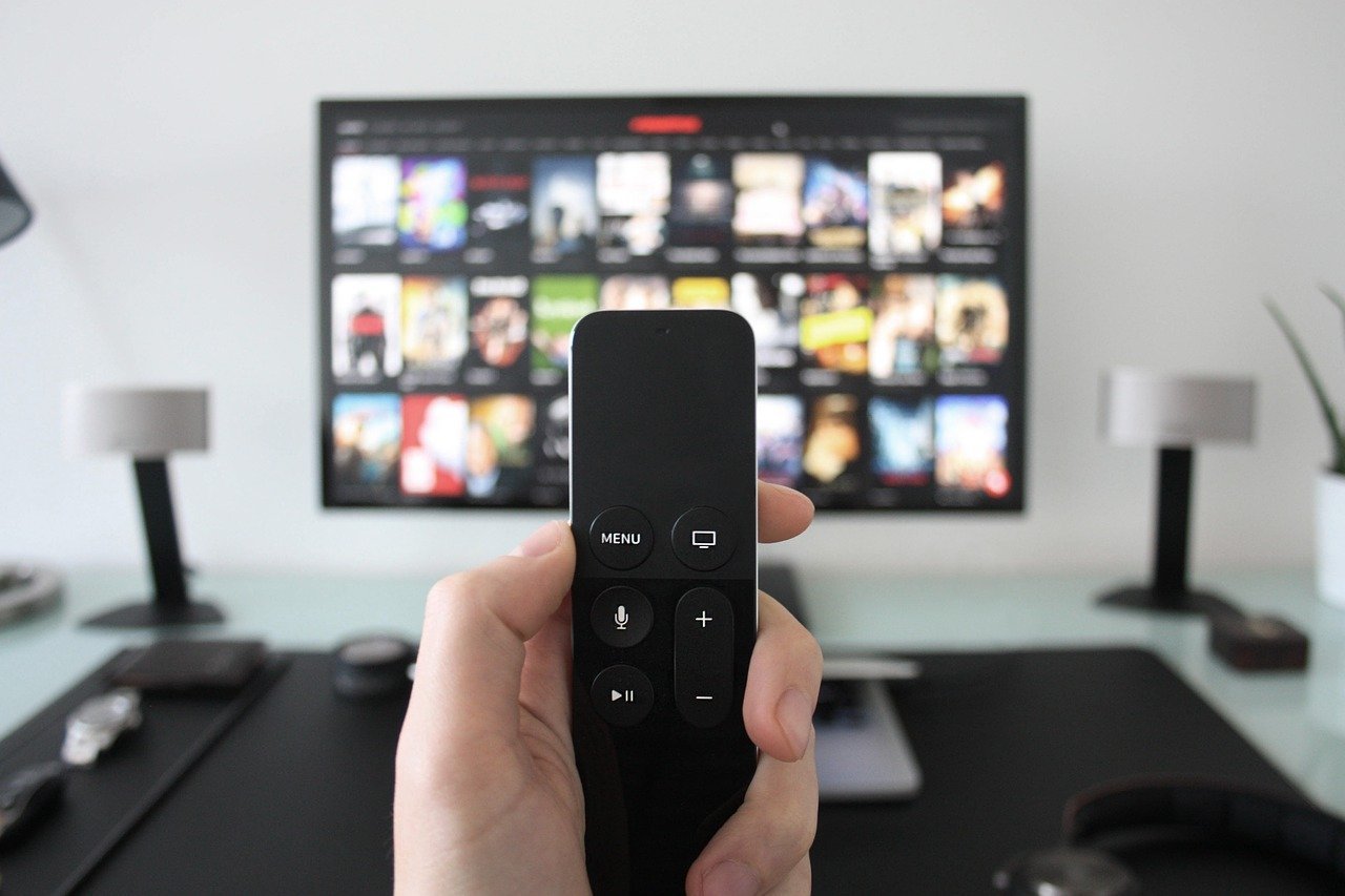 Everything to know before buying a Smart TV- Featured Image