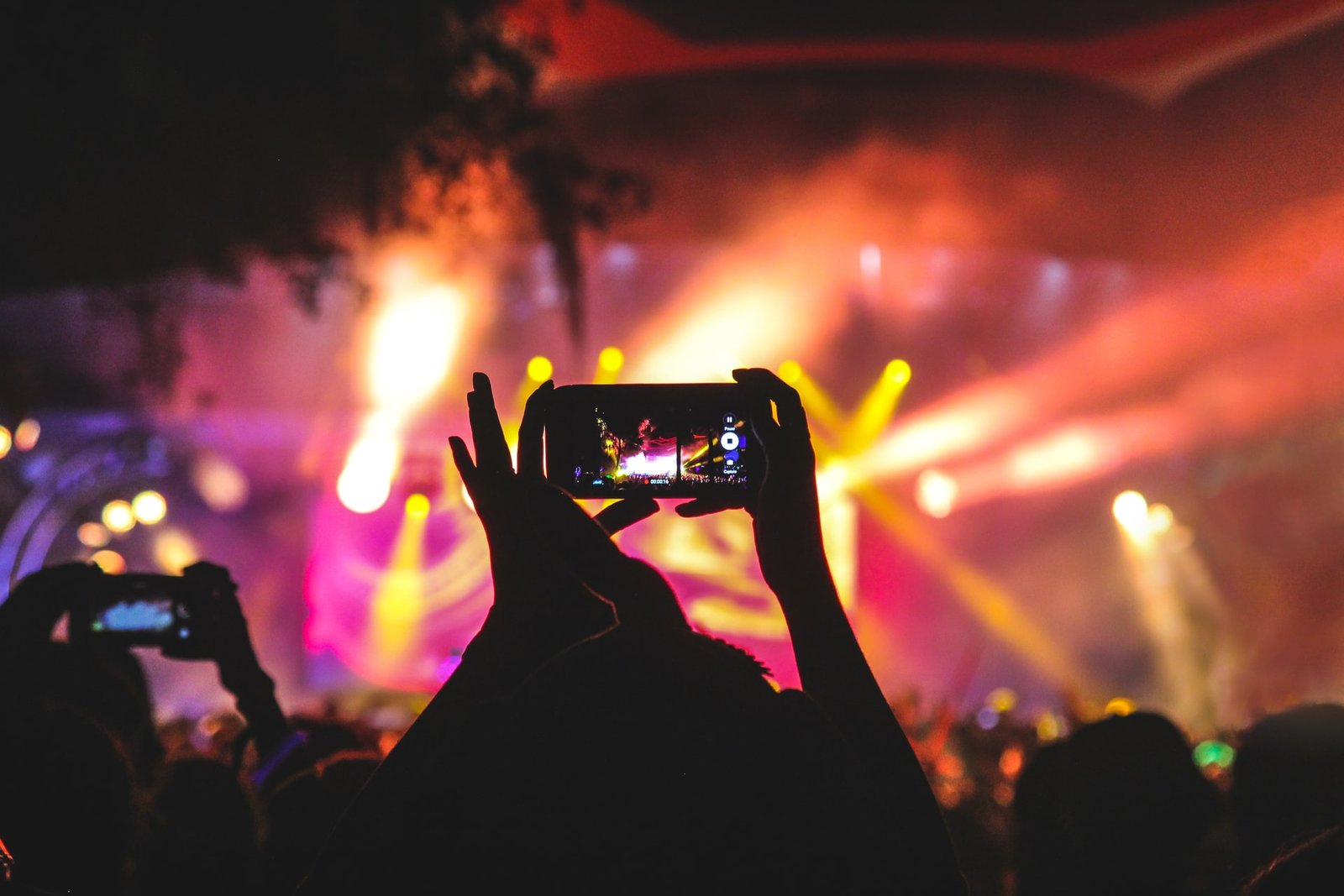 How To Organize an Event: 10 Powerful Tips to Try