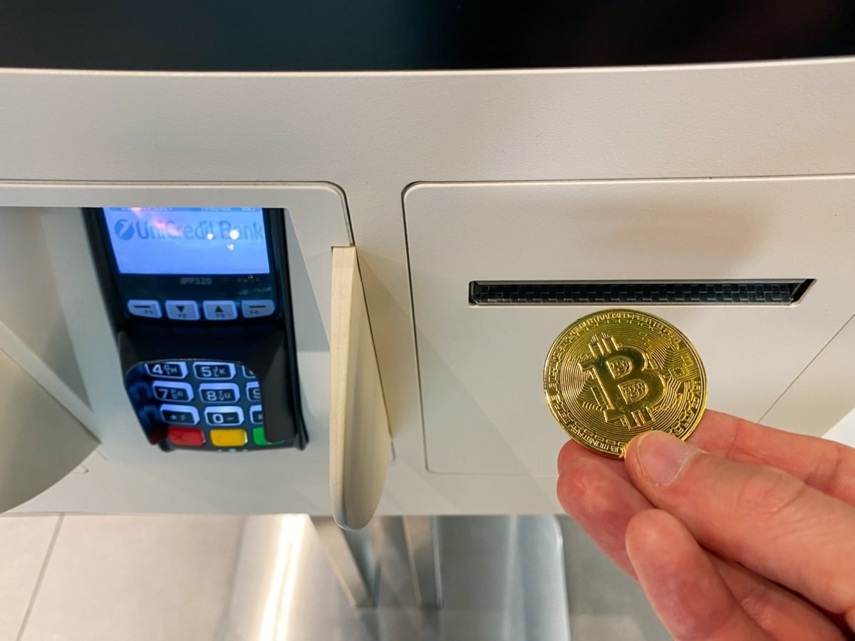 Advantages and disadvantages of accepting Bitcoin for payments