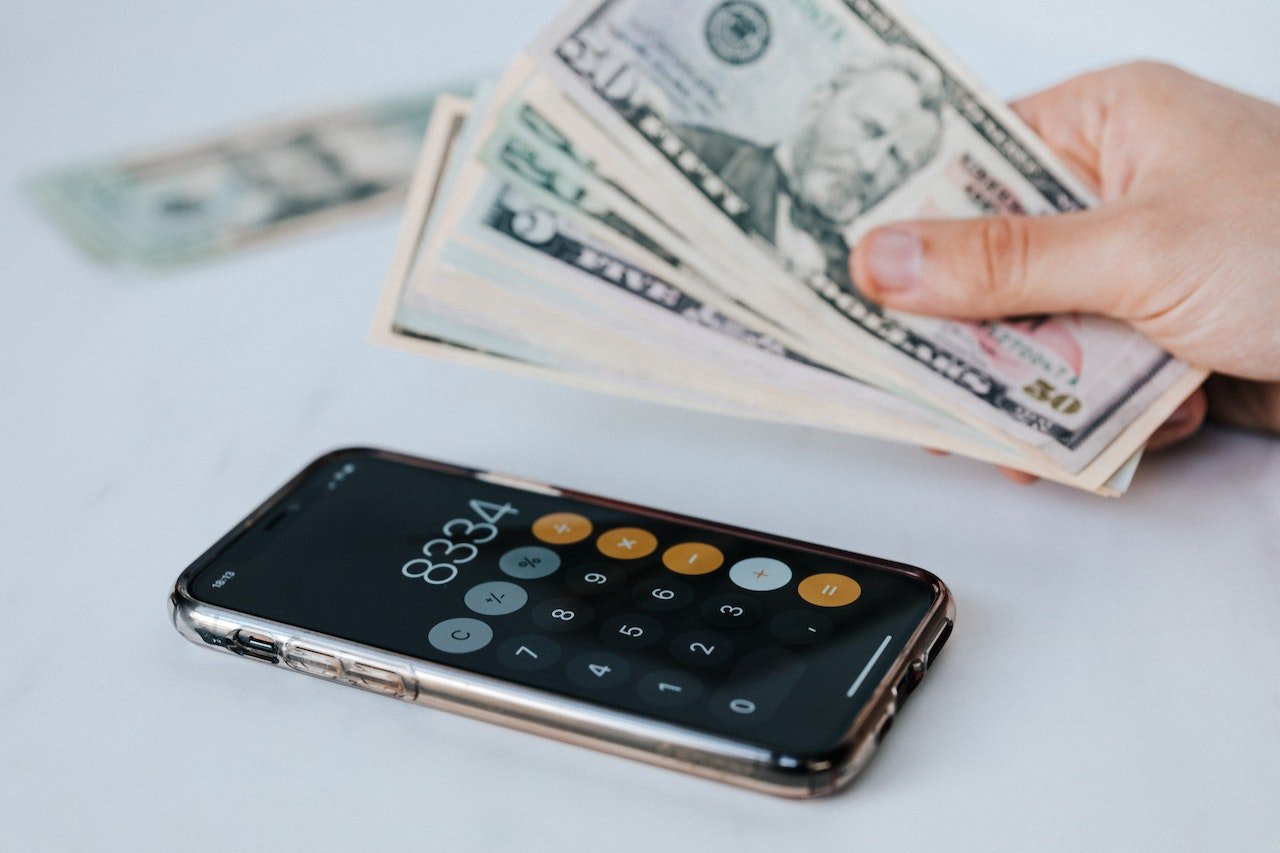 Key Warning Signs of Impending Debt Problems