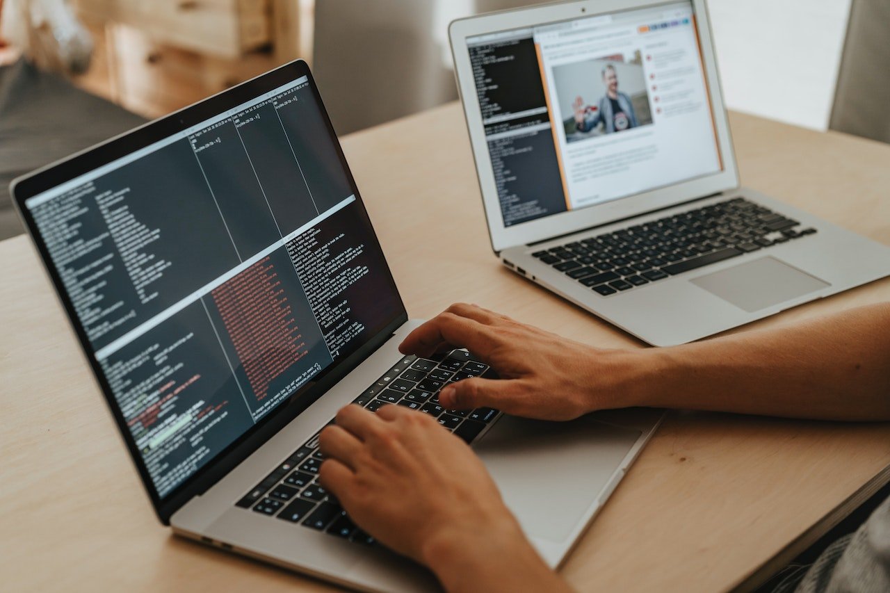 In the Information Age, characterized by the speed and dynamism in the production of data and content, in addition to the continuous evolution of technology