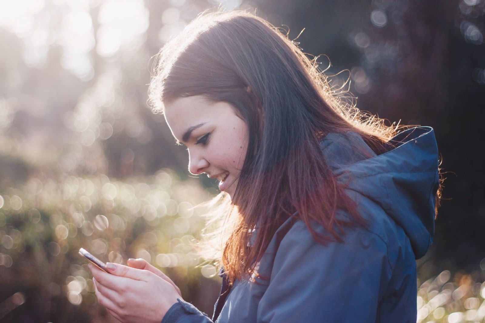 The Complete Guide to Mobile Phone Trackers and How They Work