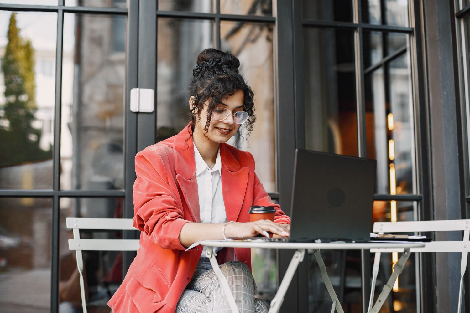 4 Great Reasons to Switch to an Email Ticketing System for Your SaaS Business's Helpdesk